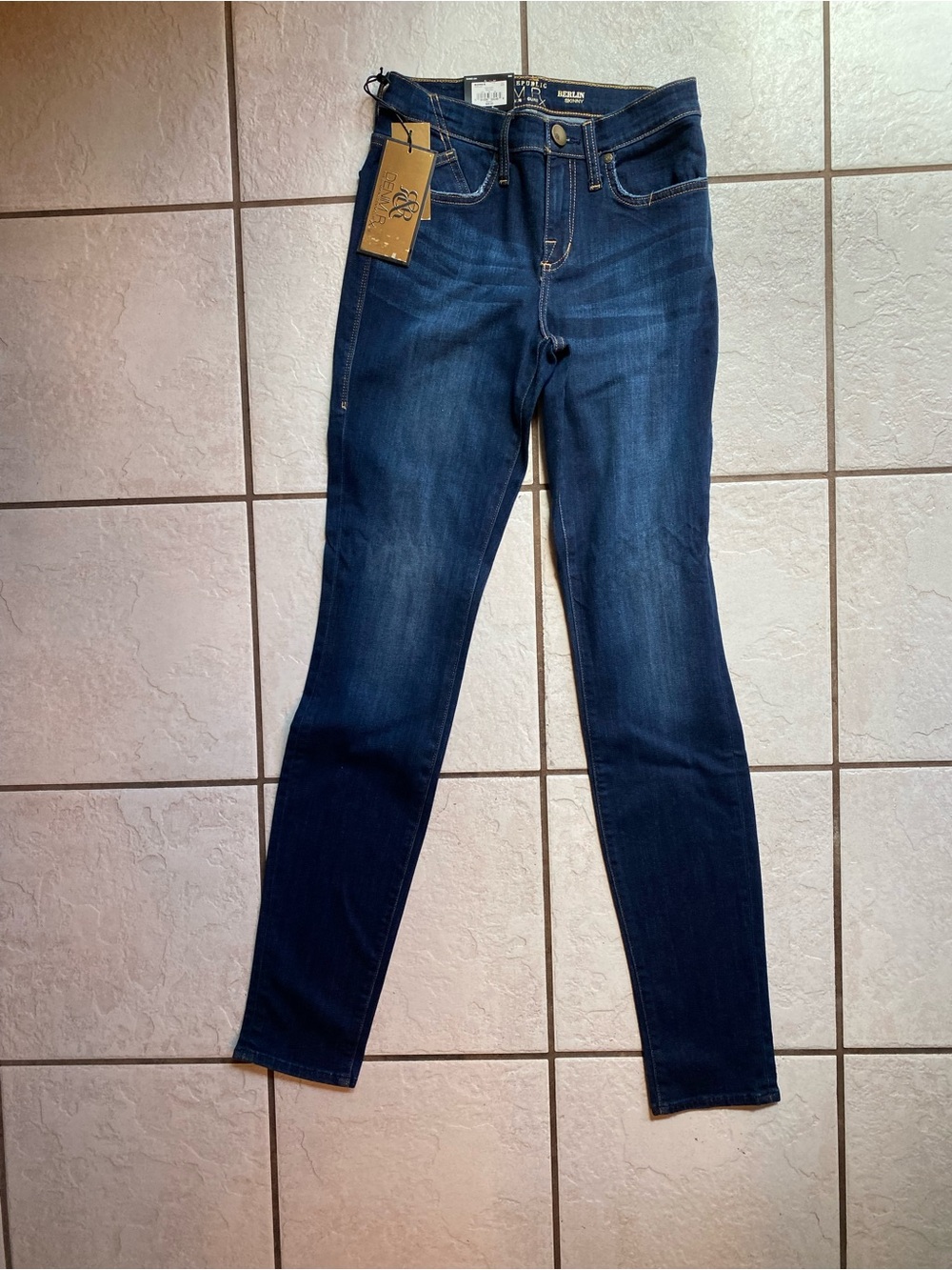 Rock & Republic Denim Rx Dark Wash Mid-Rise Skinny  Slimming Jeans Size 4Long